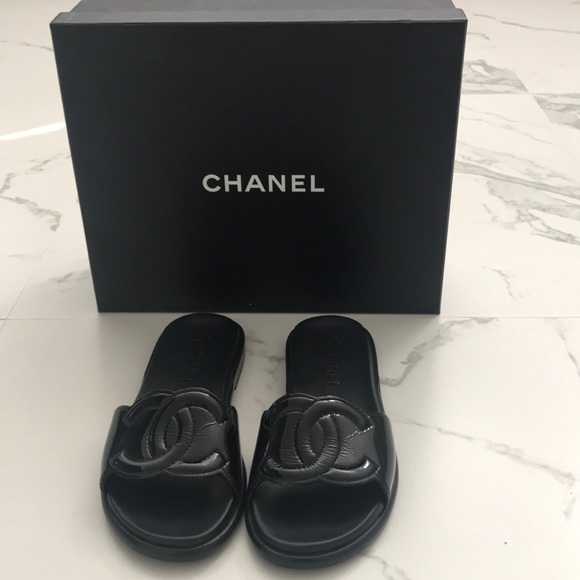 Chanel Mules in Black - Picture 2 of 4